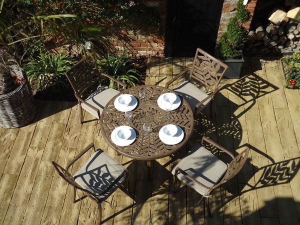 Leaf 106cm dia table-Garden Furniture Centre-MidInstock,instock,MidRange,Outdoor Dining,Metal,Outdoor Furniture,Metal Furniture,Casino & Leaf Range,Metal Tables Metal-{collection_title}