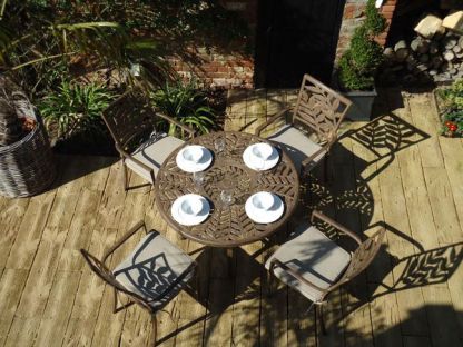 Leaf 4 Seater Round Table and Chairs 'set' 