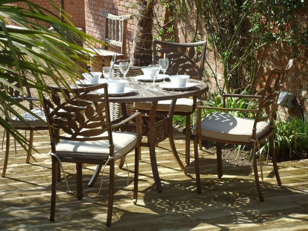 Leaf 4 Seater Round Table and Chairs 'set' -Garden Furniture Centre-HighRange,Metal,Outdoor Furniture,Metal Furniture,Casino & Leaf Range-{collection_title}
