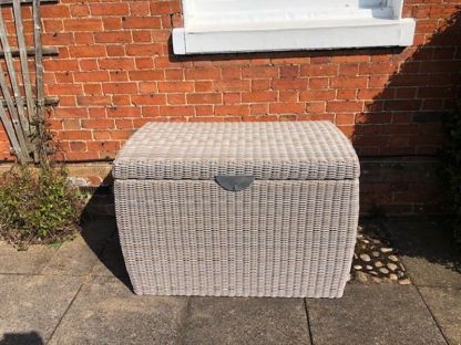 Meteor Cushion Box