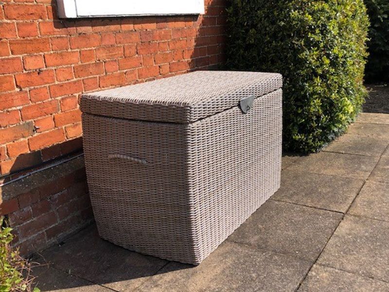 Meteor Cushion Box