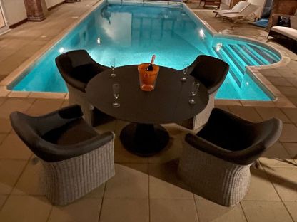 London 4 Chair Round Dining Set