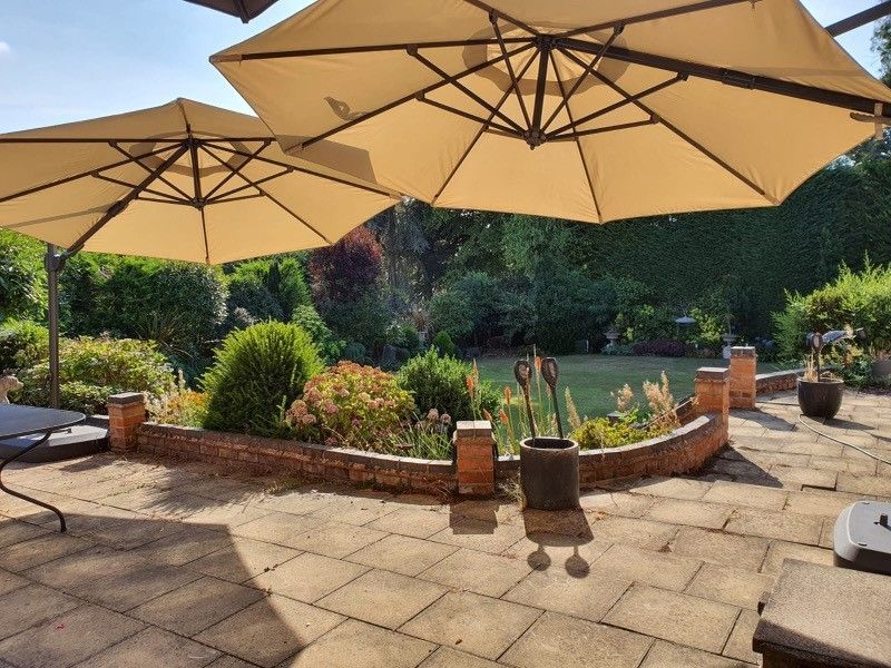 Cantilever Parasol - Roma 3.5m Diameter 