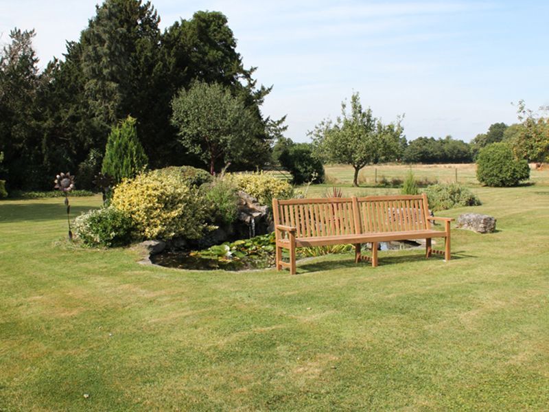 Sandhurst Bench 2.4m 