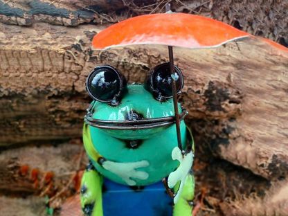 Sitting Frog With Umbrella 