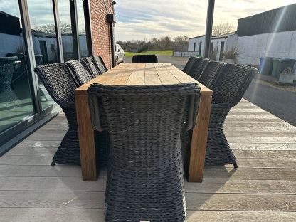 Thornbury 10 Chair Dining Set 