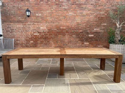 Thornbury 10 Chair Dining Set 