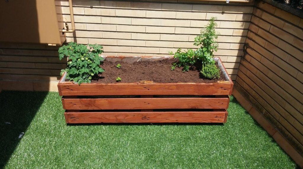 upcycled-pallet-planters