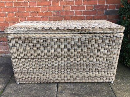 Willow Cushion Box