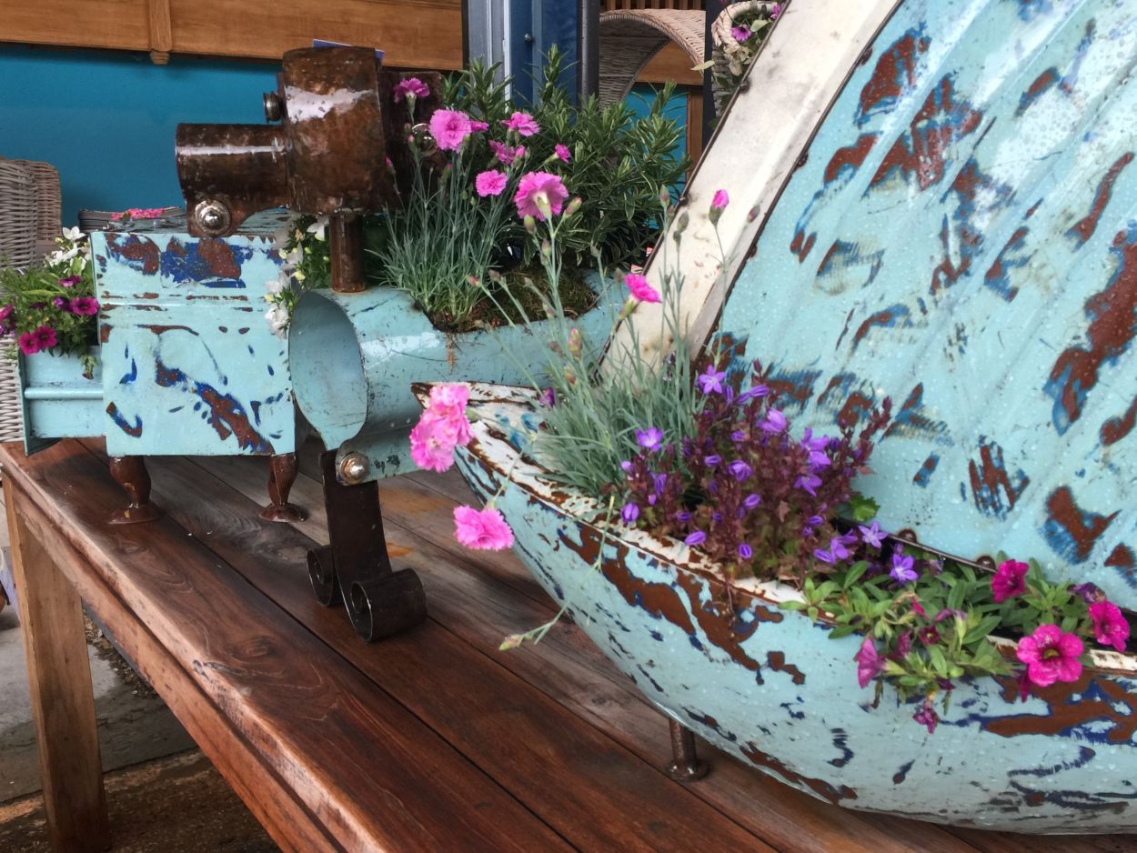 Suzy Planter-Garden Furniture Centre-48Hour Dispatch,LowRange,Ornaments,Accessories,Ranges,Think Outside Range,Metal Garden Ornaments,Garden Planters,Think Outside Range Ranges,Ornaments Accessories-{collection_title}