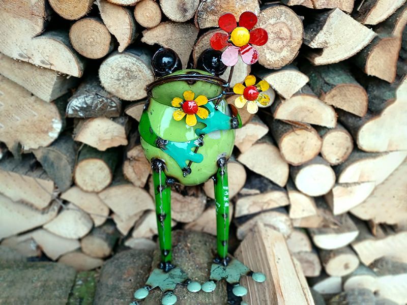 Wholesale Standing Frog With Flower