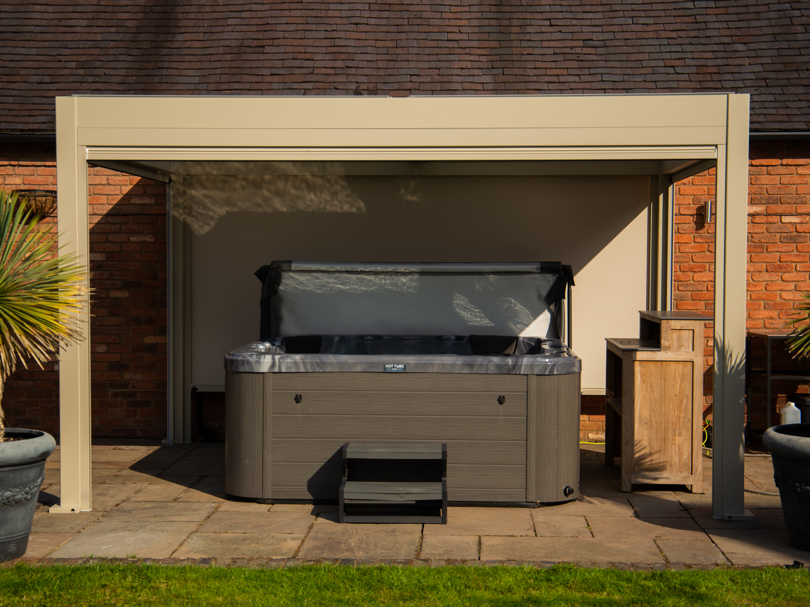 Eclipse 3 X 4m LED Motorised Pergola | Cotswold Stone | Free Standing