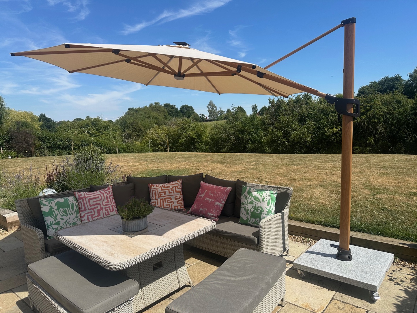 Wholesale Pisa 3.5M Dia Cantilever Parasol with LED Lights