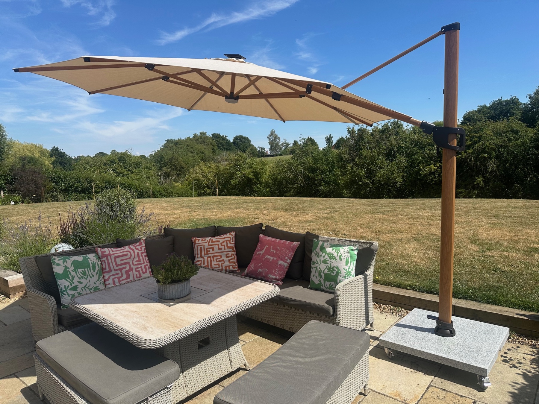 Wholesale Pisa 3.5M Dia Cantilever Parasol with LED Lights