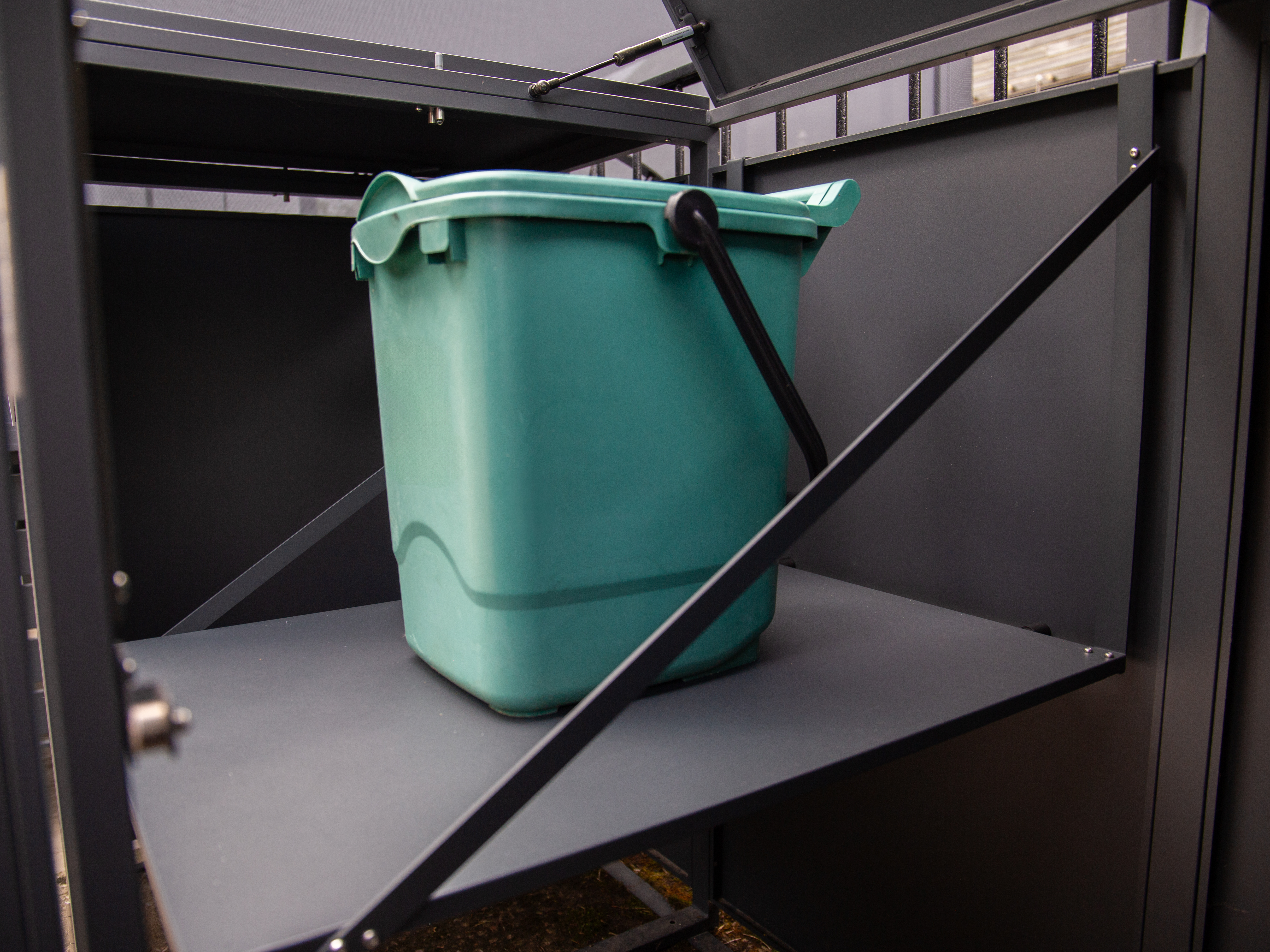 Wholesale Universal Galvanised Steel Wheelie Bin Shelf