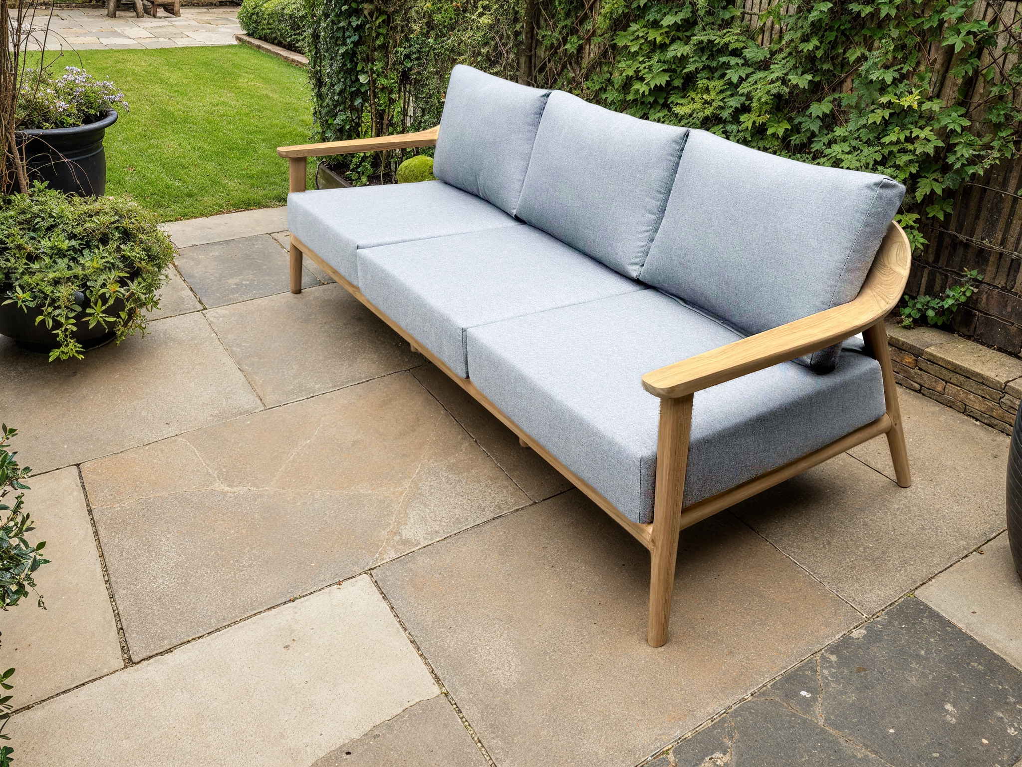 Veluta Curve 3 Seater Sofa | FSC® Certified