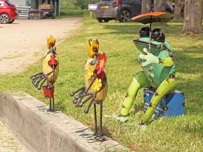 Wholesale Sitting Frog With Umbrella