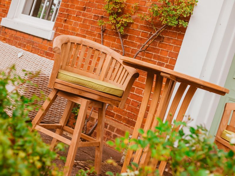 Wholesale Half Moon Swivel Bar Chair