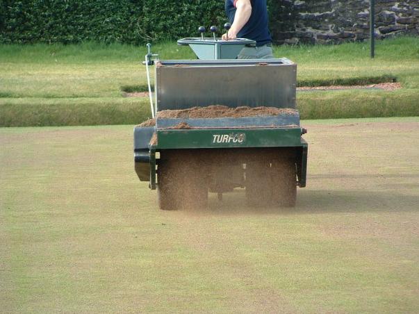Top Dressing a Bowling Green