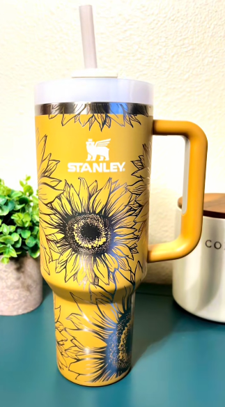 Sunflower Pattern Flip Straw Tumbler