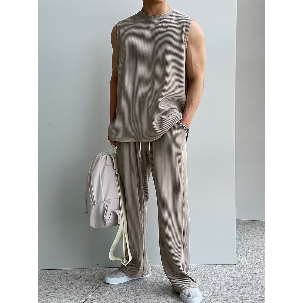 Men's two-piece ribbed knit sportswear set – a summer combination of a sleeveless vest and loose wide-leg trousers, perfect for men's vacation and beach wear.