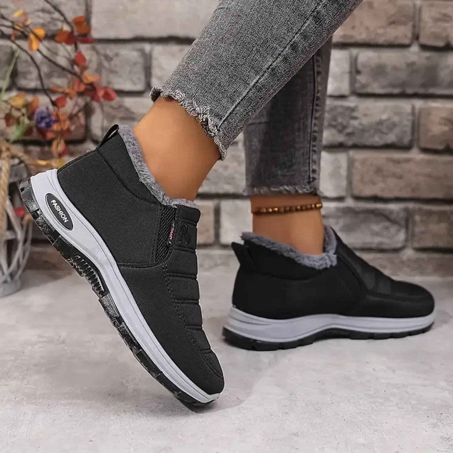 Slip-on wool-lined winter boots – warm, waterproof, and slip-resistant