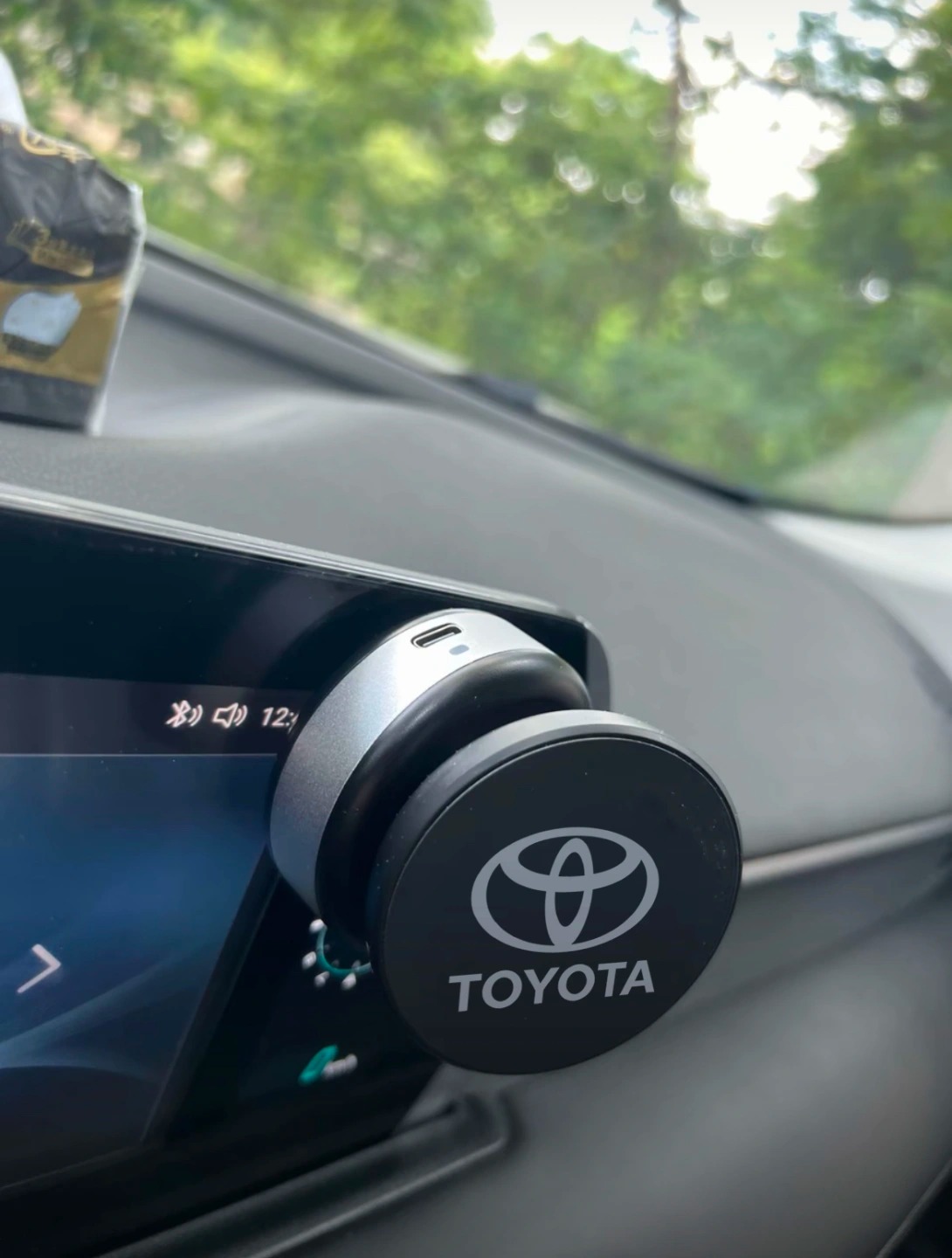 🚀New 2025 Magnetic Levitation Car Phone Holder! 🚗