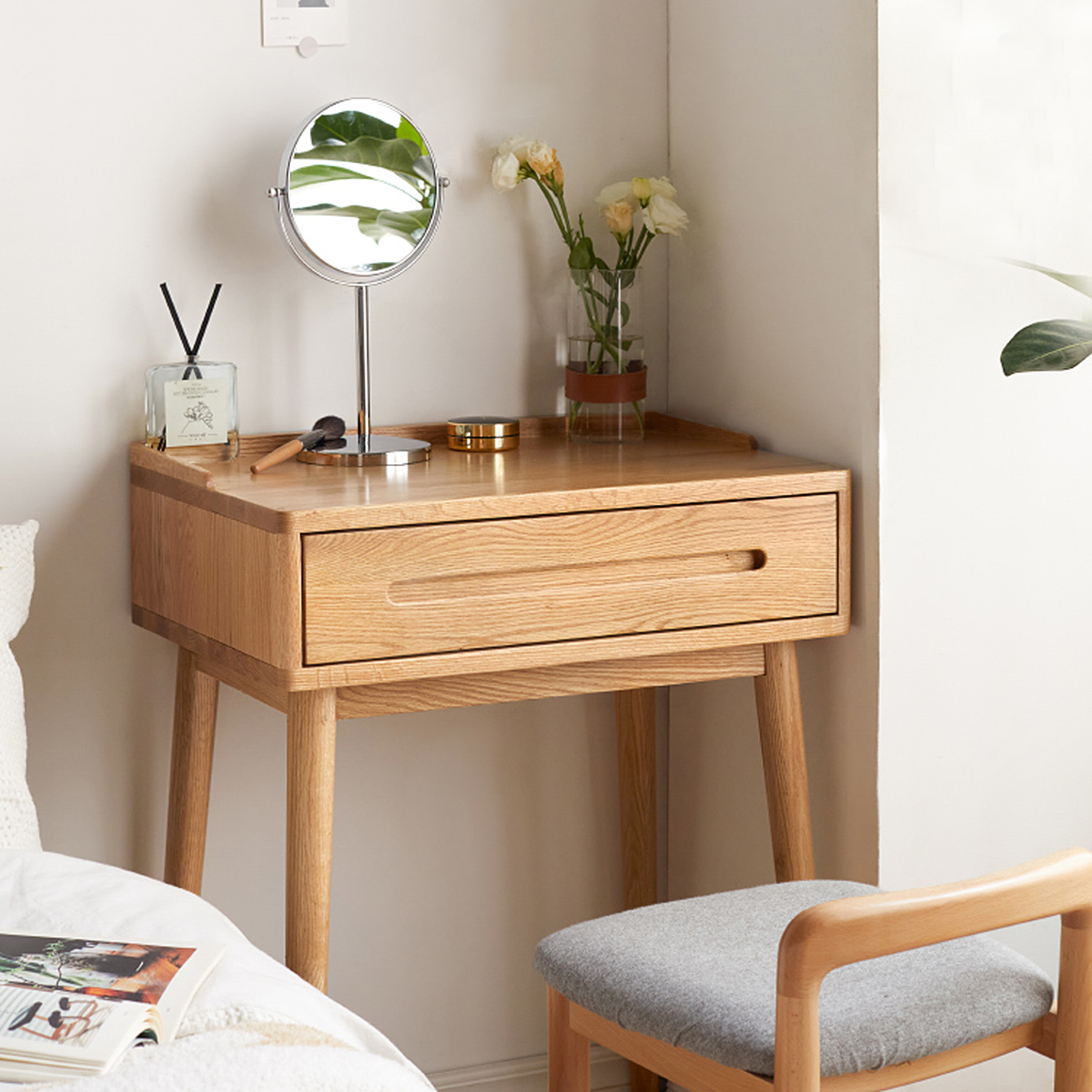 小淘家实木梳妆台北欧小户型化妆桌书桌一体现代简约橡木化妆台