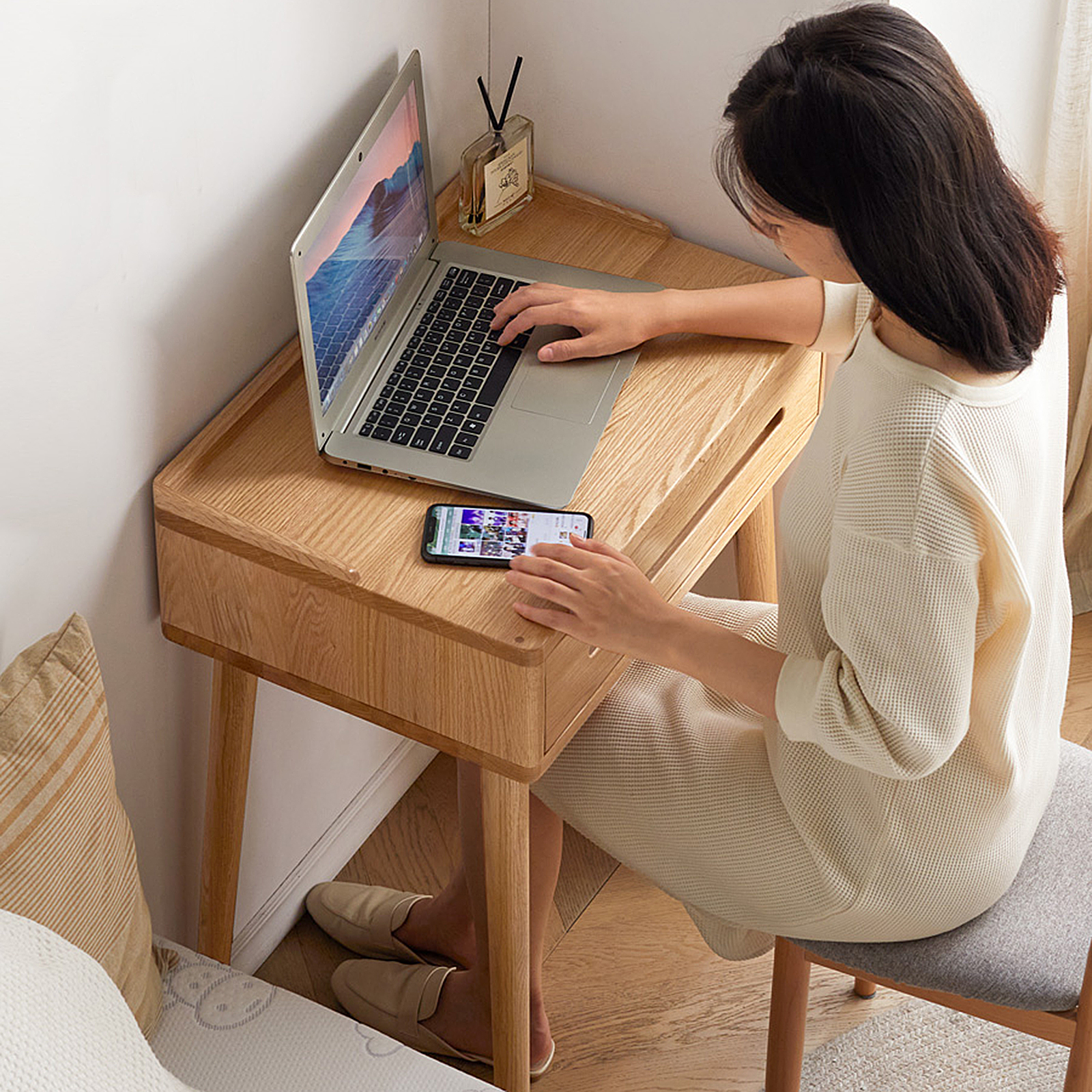 小淘家实木梳妆台北欧小户型化妆桌书桌一体现代简约橡木化妆台