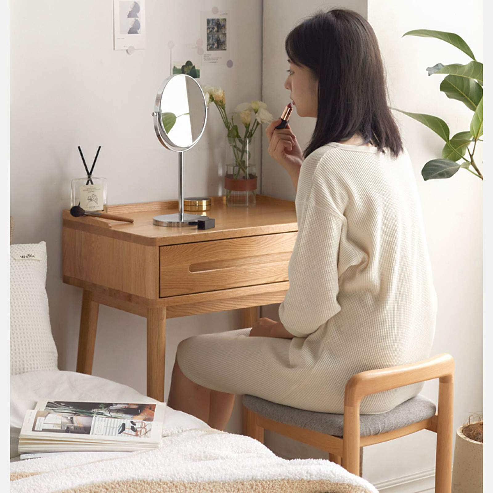 小淘家实木梳妆台北欧小户型化妆桌书桌一体现代简约橡木化妆台