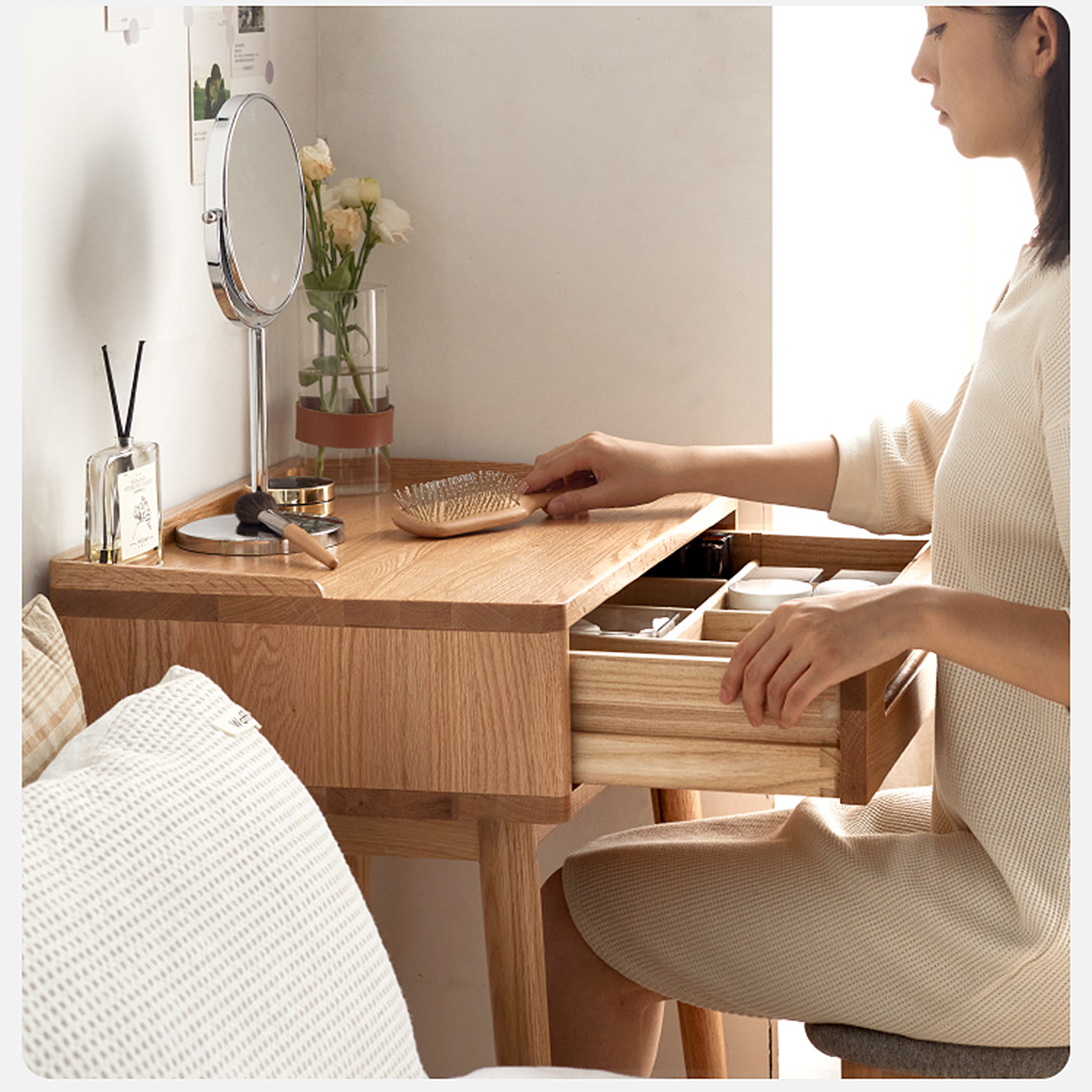 小淘家实木梳妆台北欧小户型化妆桌书桌一体现代简约橡木化妆台