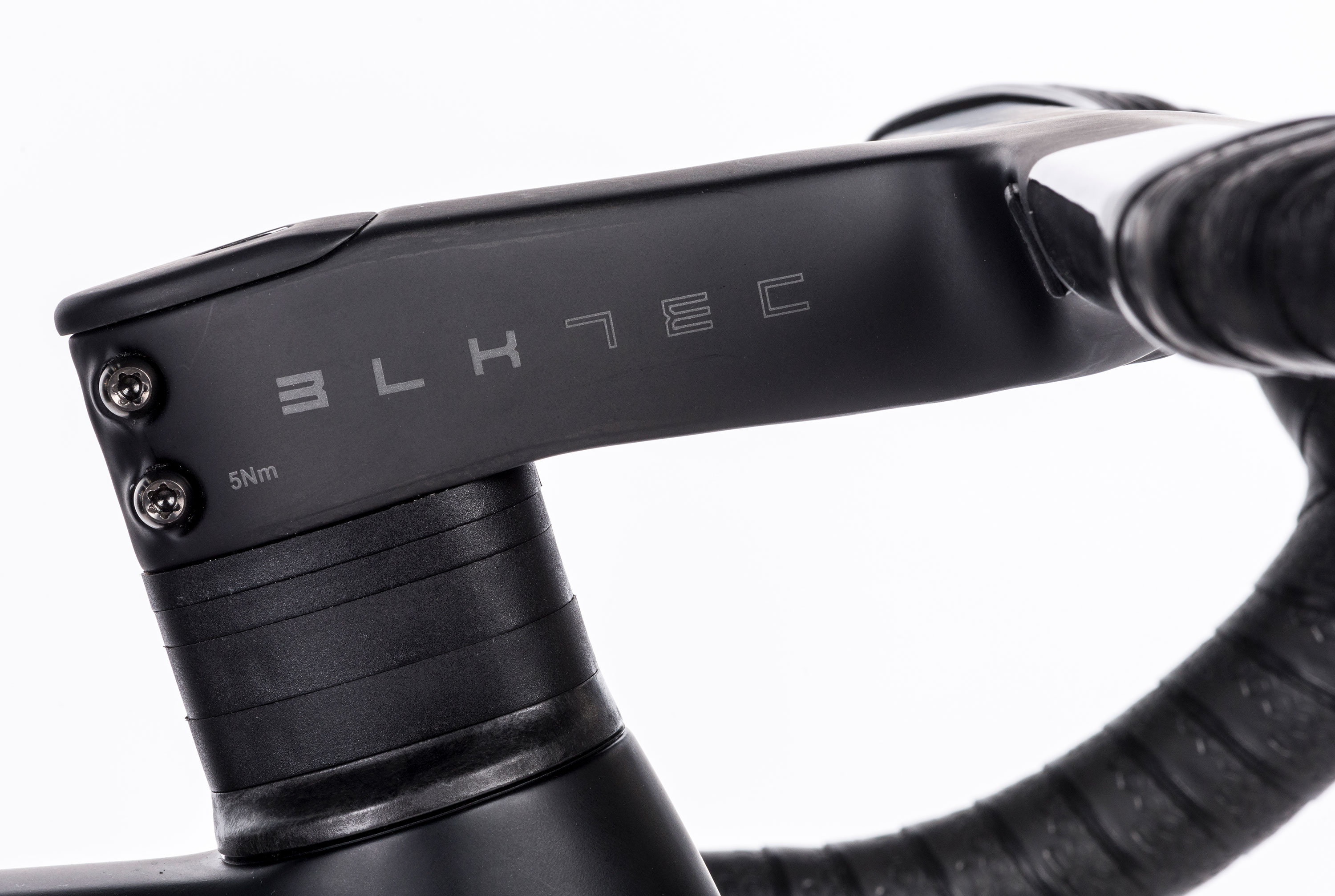 BlkTec R8 One Piece Carbon HandleBar & Stem