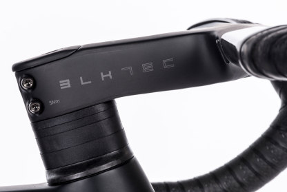 BlkTec R8 One Piece Carbon HandleBar & Stem