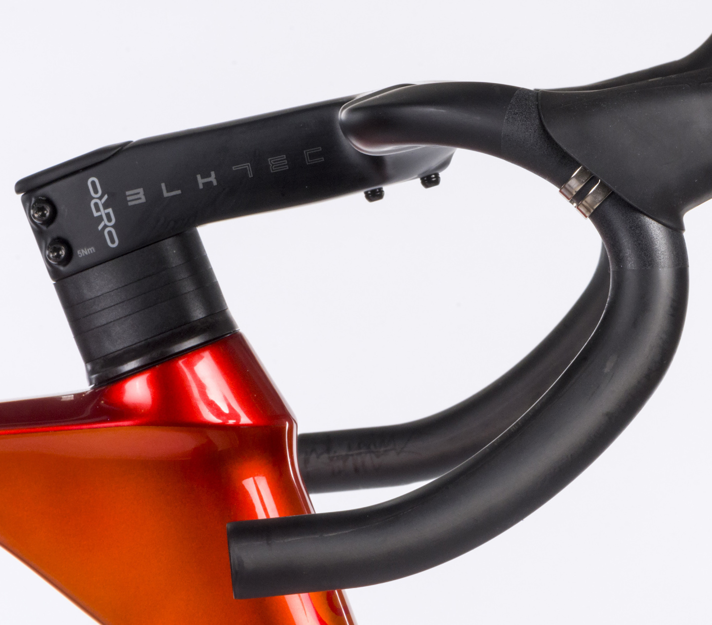 BlkTec R8 One Piece Carbon HandleBar & Stem