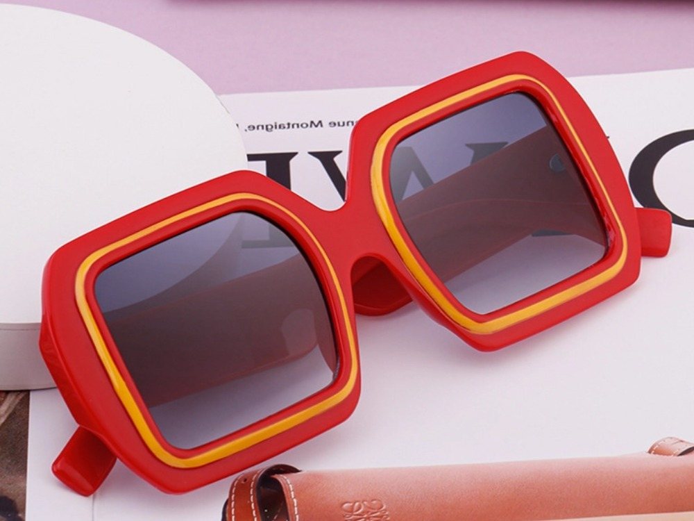 Lindsey - Square Sunglasses