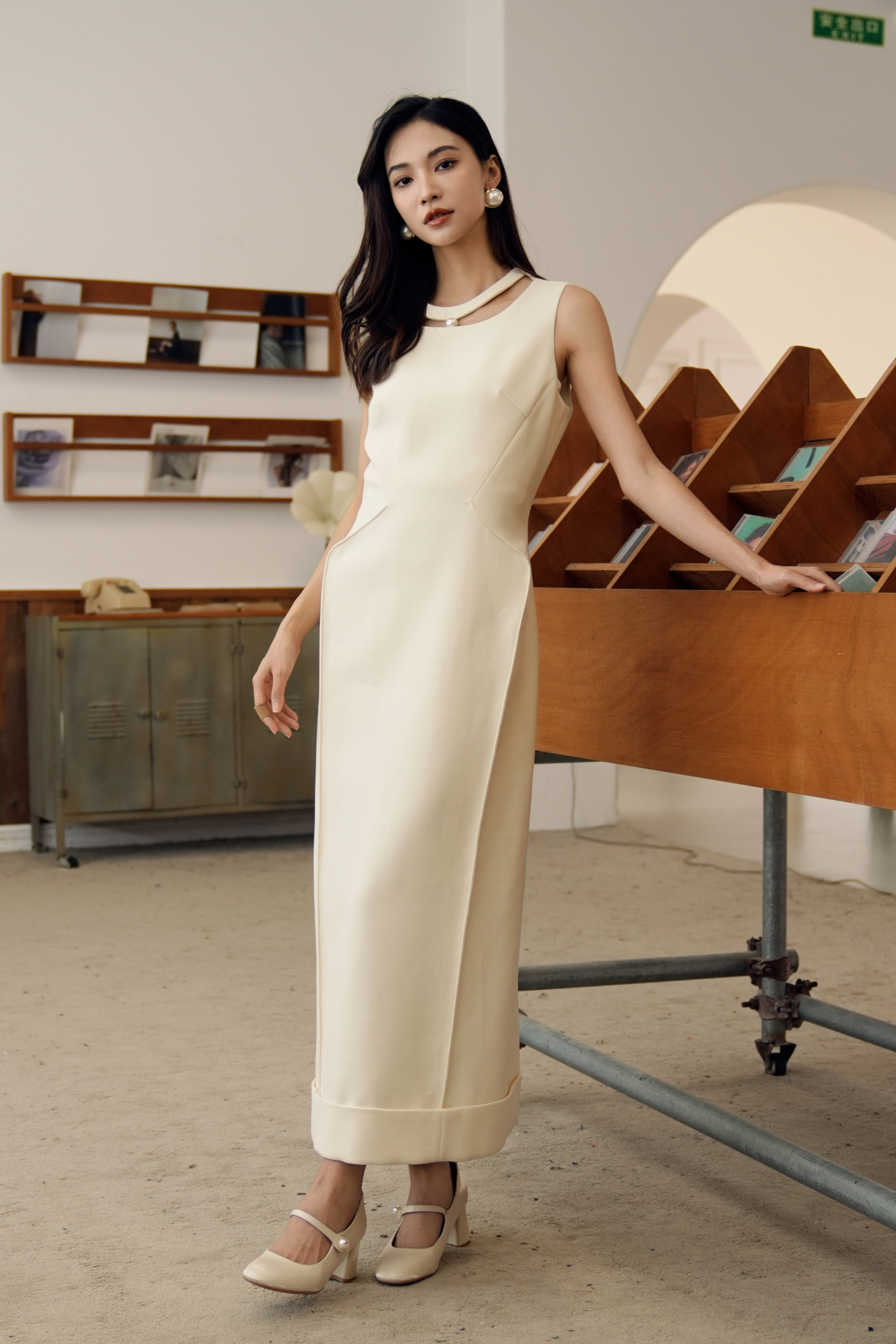 BESIONIA Sleeveless Dress With Cut-out Design