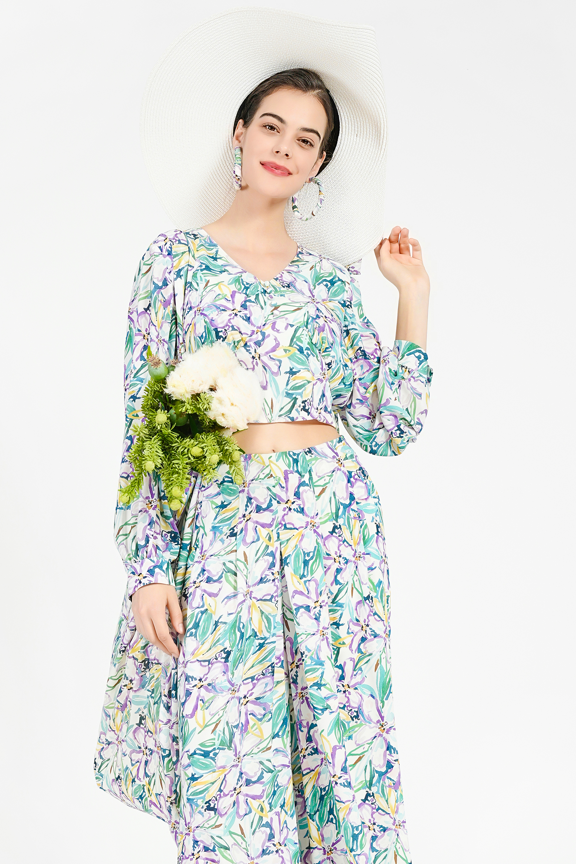 BESIONIA Airy Printed V-Neck Short Shirt