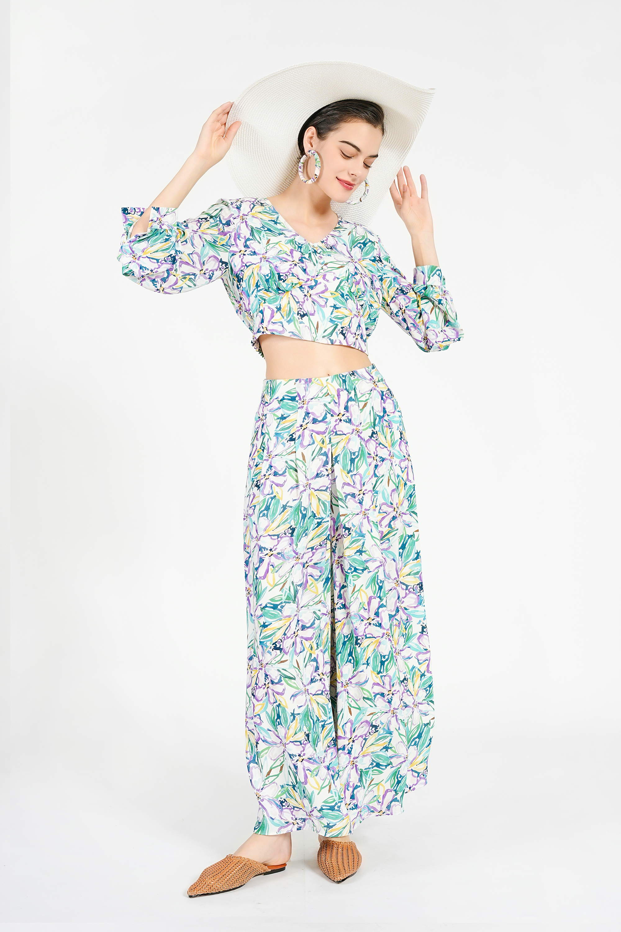 BESIONIA Airy Printed V-Neck Short Shirt