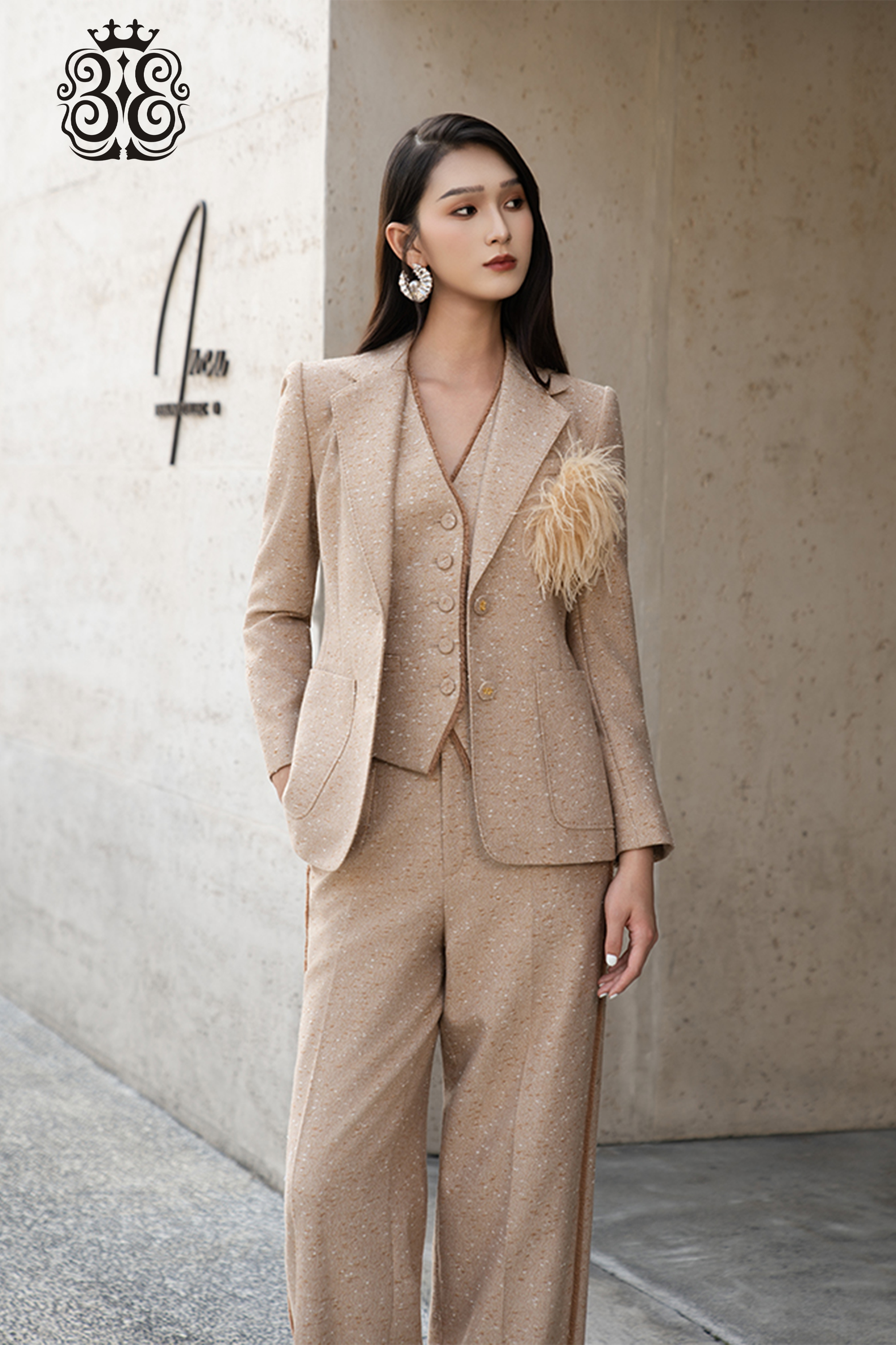 BESIONIA Golden Feather Suit