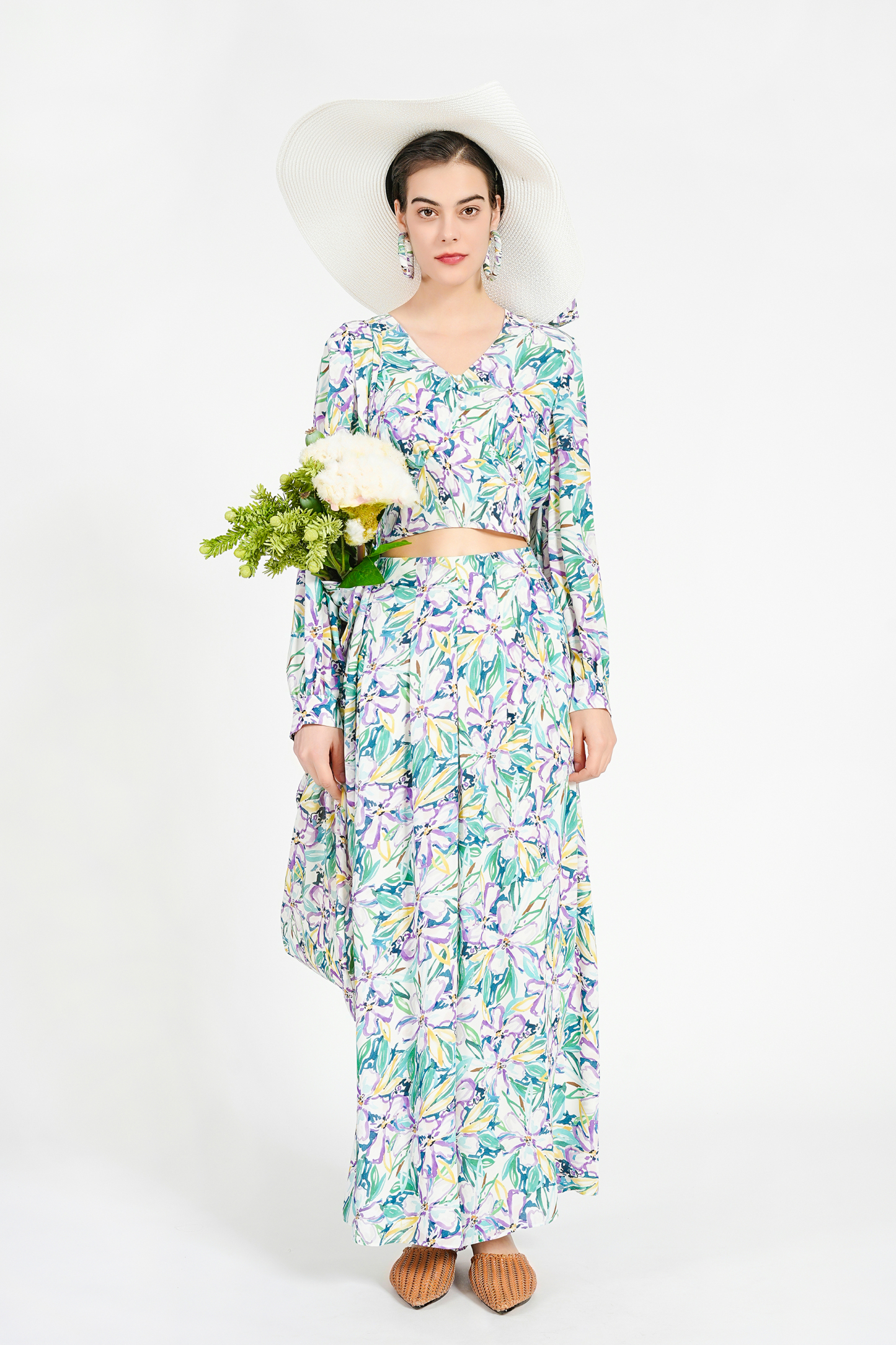 BESIONIA Airy Printed V-Neck Short Shirt