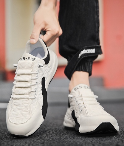 Hoy tenemos una oferta por tiempo limitado con un 50 % de descuento en estos zapatos para caminar con excelente absorción de impactos.