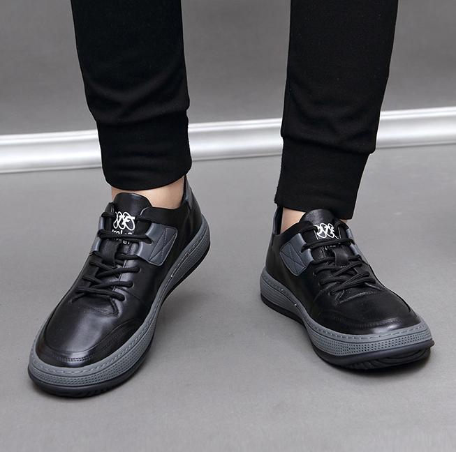 Descuento de mitad de precio por tiempo limitado hoy. Zapatos casuales de cuero para hombre, súper absorción de impactos, sin fatiga para caminar largas distancias.