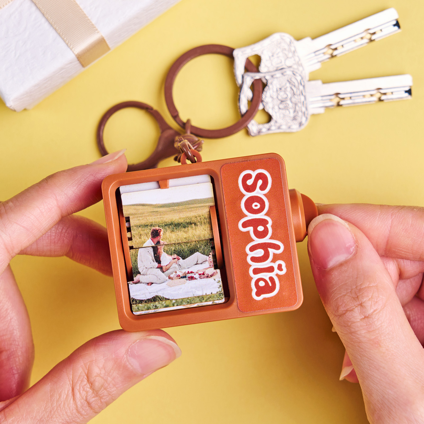 Custom Flip Photo Keychain Personalized Flip Photo Keychain with Automatic Reel Flip Photo Keychain Surprise Gifts