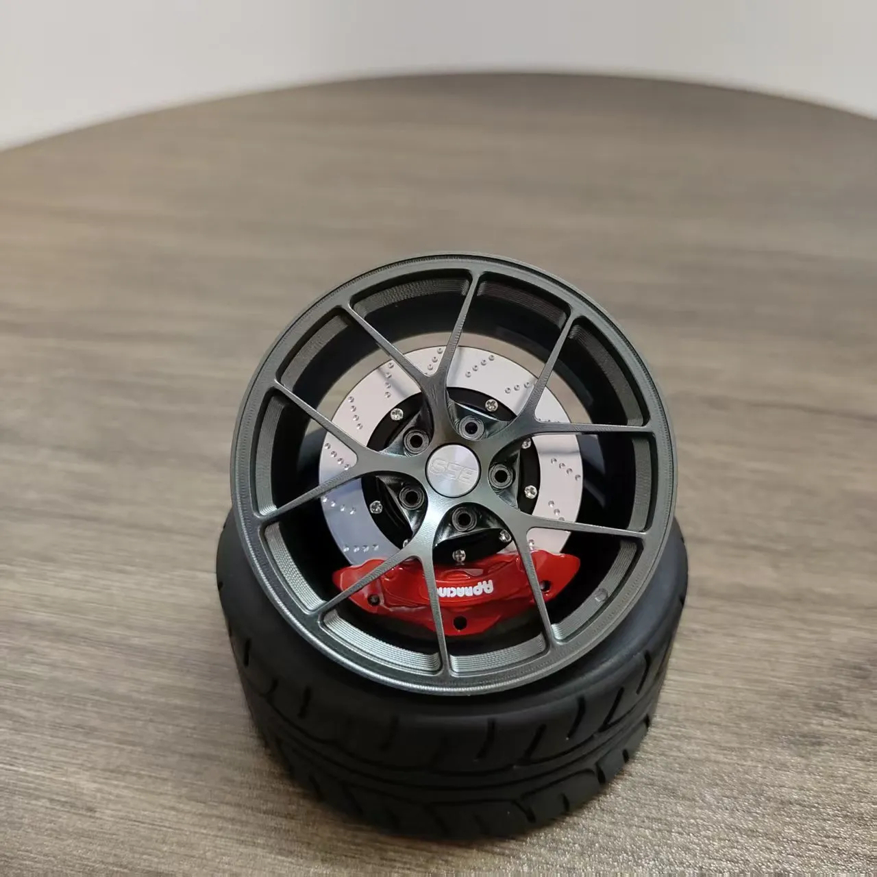 Wheel Car Air Freshener Portable Car Aroma Diffuser Rotating Mist Air Purifier Auto Interior Fragrance Air Purifier for Ca