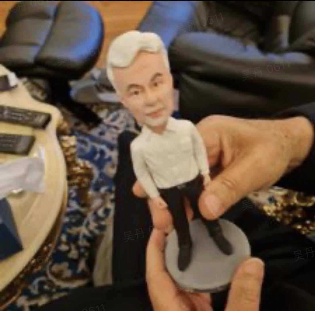 Fully Customizable 1 Person Custom Bobblehead With Engraved Text - Bestchristmasgifts
