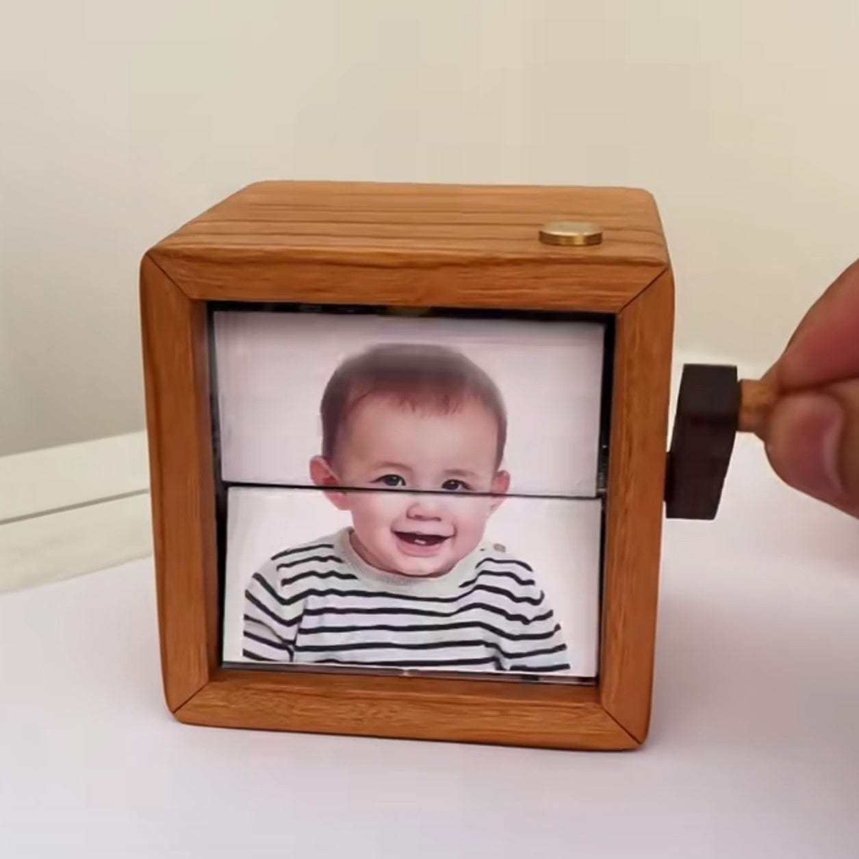 Custom Flip Book Frame Animation Machine Mechanical Hand Motion Photo Album Black Walnut Handicrafts Creative gift - GiftLab