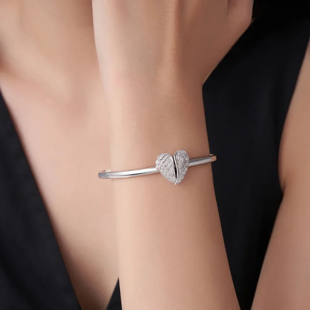 Personalized Heart Shape Zircon Angel Wing Photo Locket Bracelet Anniversary Birthday Memorial Gift for Wife Mother Grandma