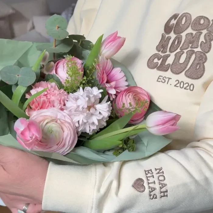 "Cool Moms Club" – Personalized Embroidered Sweatshirt with Children's Names