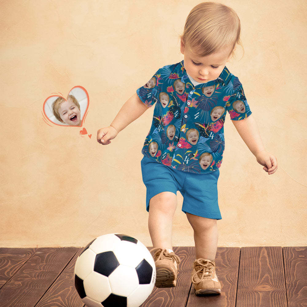 Chemise Hawaïenne Personnalisée Pour Enfant Avec Numéro Et Visage, Manches Bleu Foncé Et Fleurs Roses. Cadeau - MademineFR