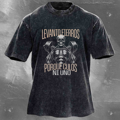 LEVANTO FIERROS PORQUE CULOS NI UNO  Men's Washed T-shirt